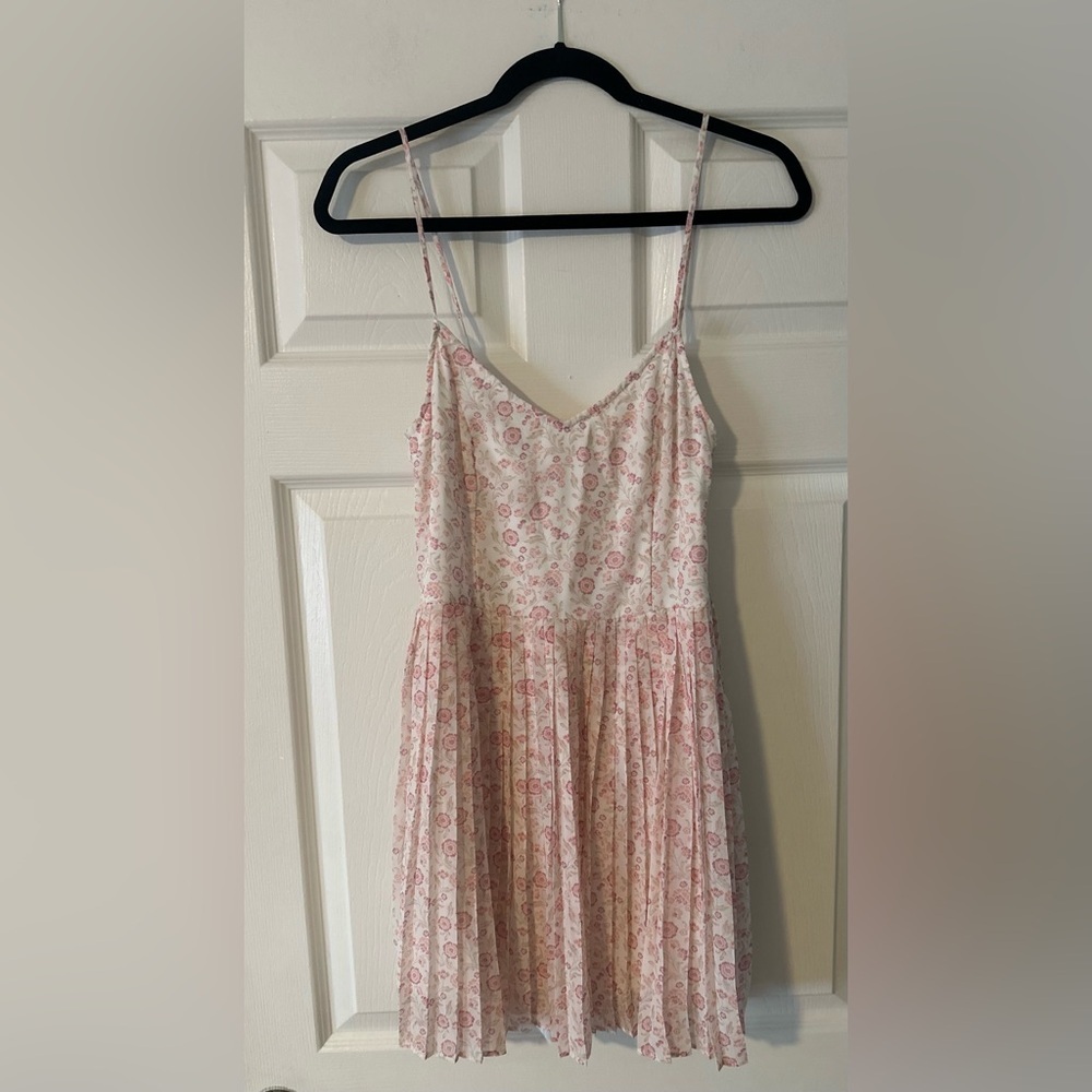 Hollister White Pink‎ Floral Short Pleated Adjustable Strap Zipper Dress Small.